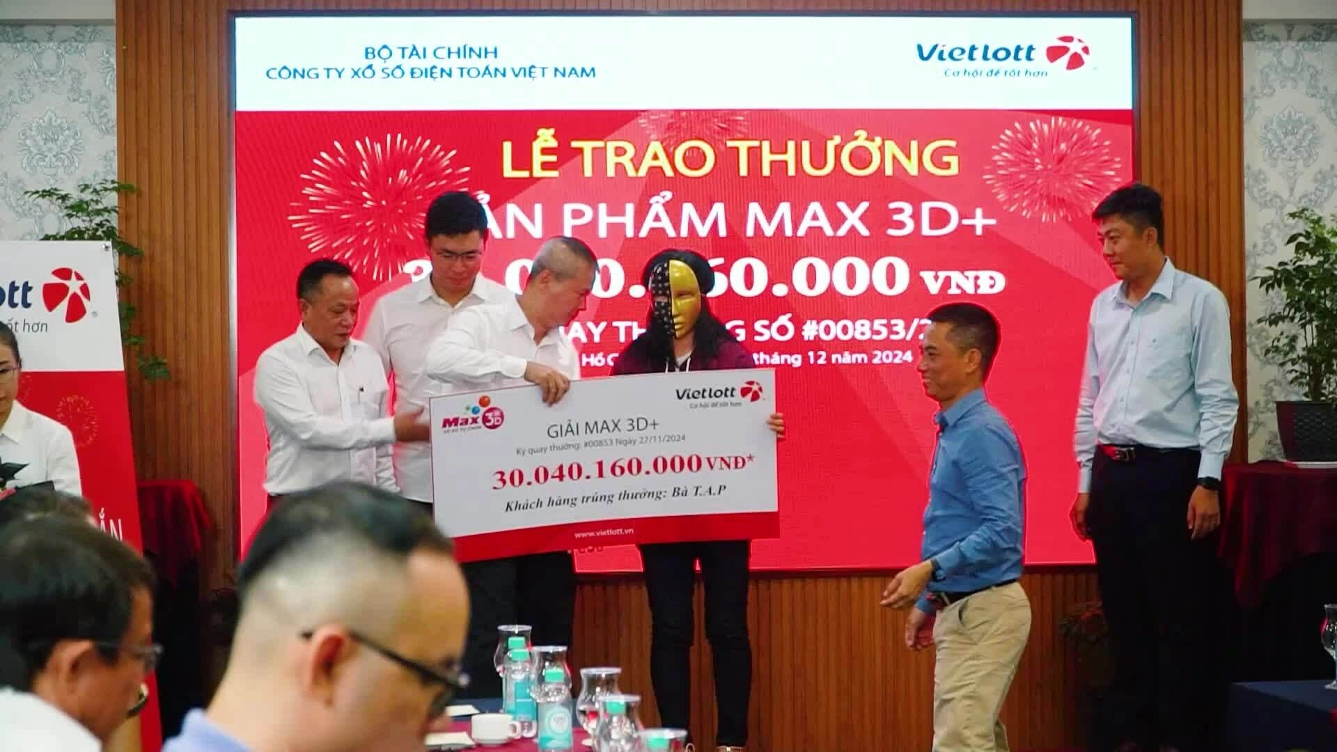 Sự kiện trao thưởng sản phẩm Max3D+ cho người phụ nữ TP HCM, ngày 18/12